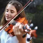 バイオリン演奏が話題！カロリナプロツェンコちゃんについてご紹介！