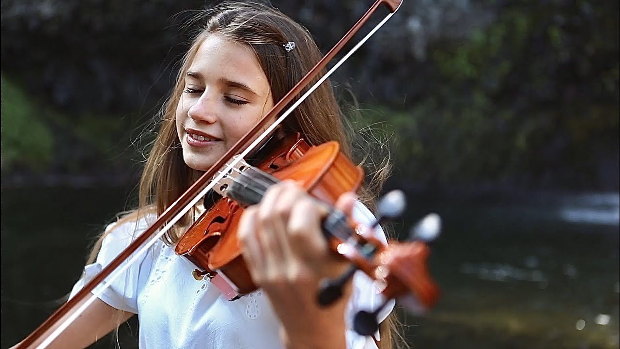 バイオリン演奏が話題！カロリナプロツェンコちゃんについてご紹介！